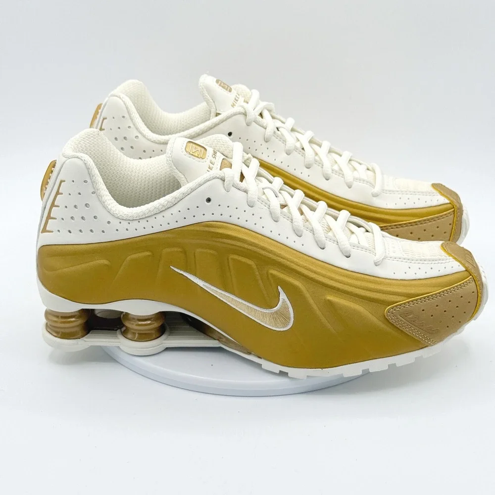 Nike Shox R4 Size 9.5 Womens Pearl/Metallic Gold AR3565-010, NEW